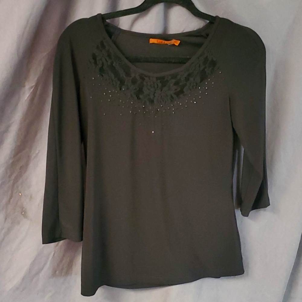 3/4 black shirt